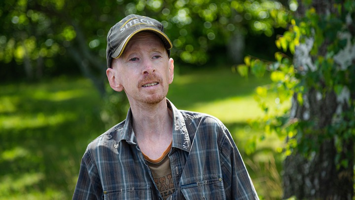 Peter Brolin, 37 &aring;r, i keps i sin tr&auml;dg&aring;rd.