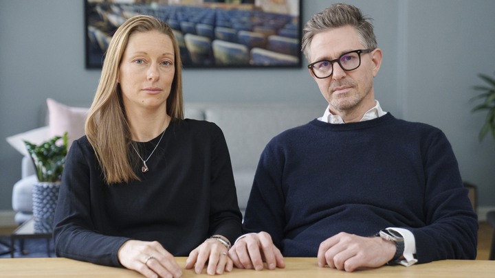 Jonas och Lindas dotter Hillevie drabbades av en hj&auml;rntum&ouml;r och gick bort 2021