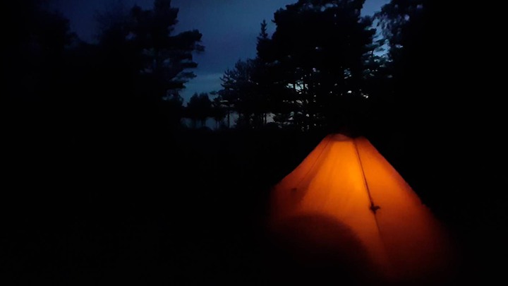 Bilder tagna av forskaren Miek Jong fr&aring;n hennes och Mats Jongs hajk de kallar Wilderness, under deras forskningsstudie kring barncancer&ouml;verlevare med sena komplikationer och effekten av naturupplevelse f&ouml;r deras v&auml;lm&aring;ende. Hajken skedde under sommaren 2022 vid H&ouml;ga kusten