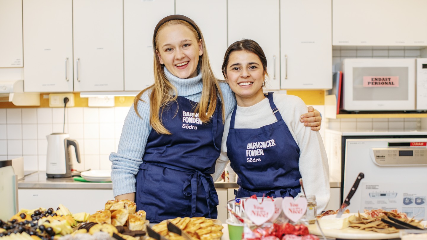 Emelie och Rafal volont&auml;rer p&aring; sjukhus